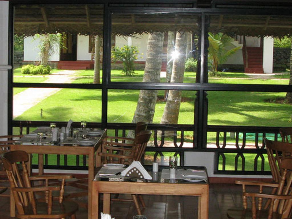 Abad Harmonia Ayurvedic Beach Resort Ковалам Екстер'єр фото