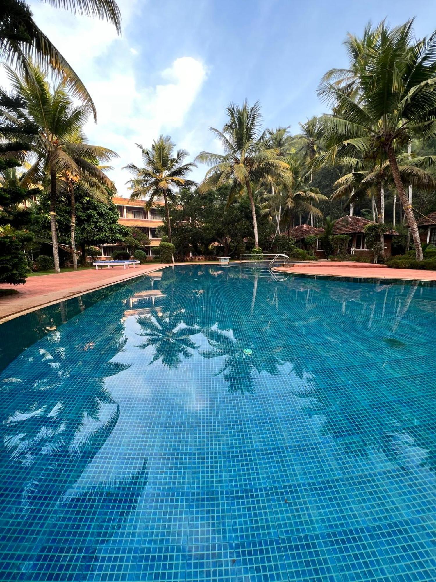 Abad Harmonia Ayurvedic Beach Resort Ковалам Екстер'єр фото