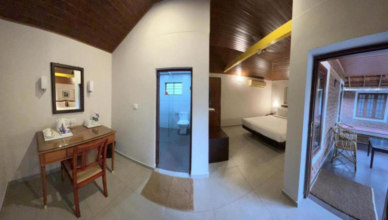 Abad Harmonia Ayurvedic Beach Resort Ковалам Екстер'єр фото