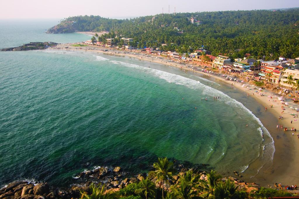 Abad Harmonia Ayurvedic Beach Resort Ковалам Екстер'єр фото