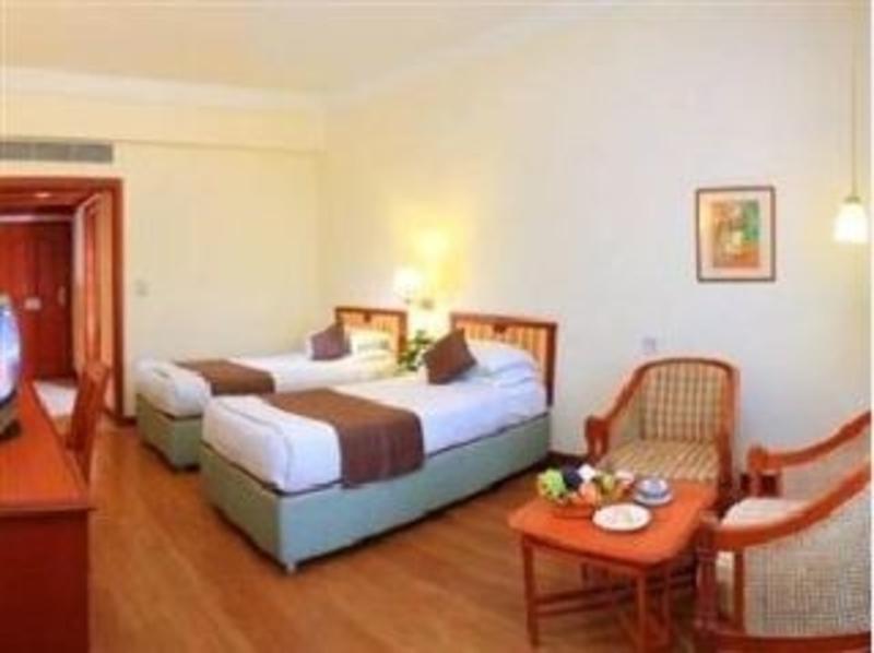 Abad Harmonia Ayurvedic Beach Resort Ковалам Екстер'єр фото