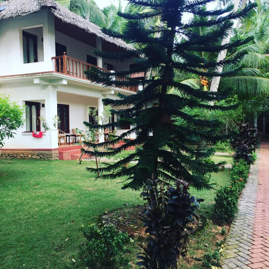 Abad Harmonia Ayurvedic Beach Resort Ковалам Екстер'єр фото